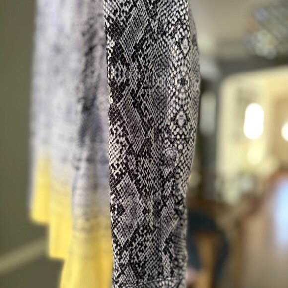 Dana Buchman Long Sleeve Blue/White/Yellow Top. Size S - Picture 5 of 9